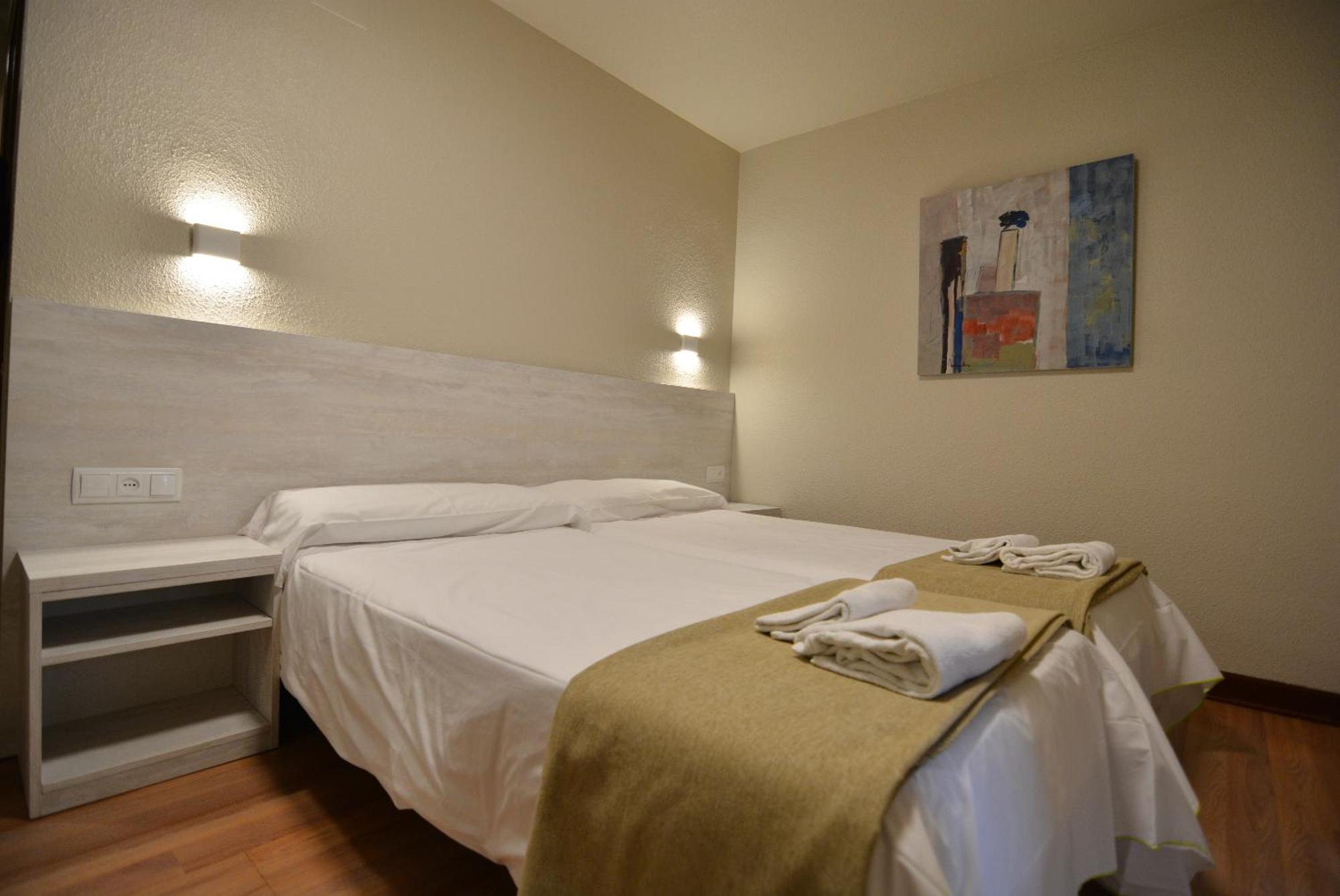 Hotel&Bar Ducay Olite Exterior photo