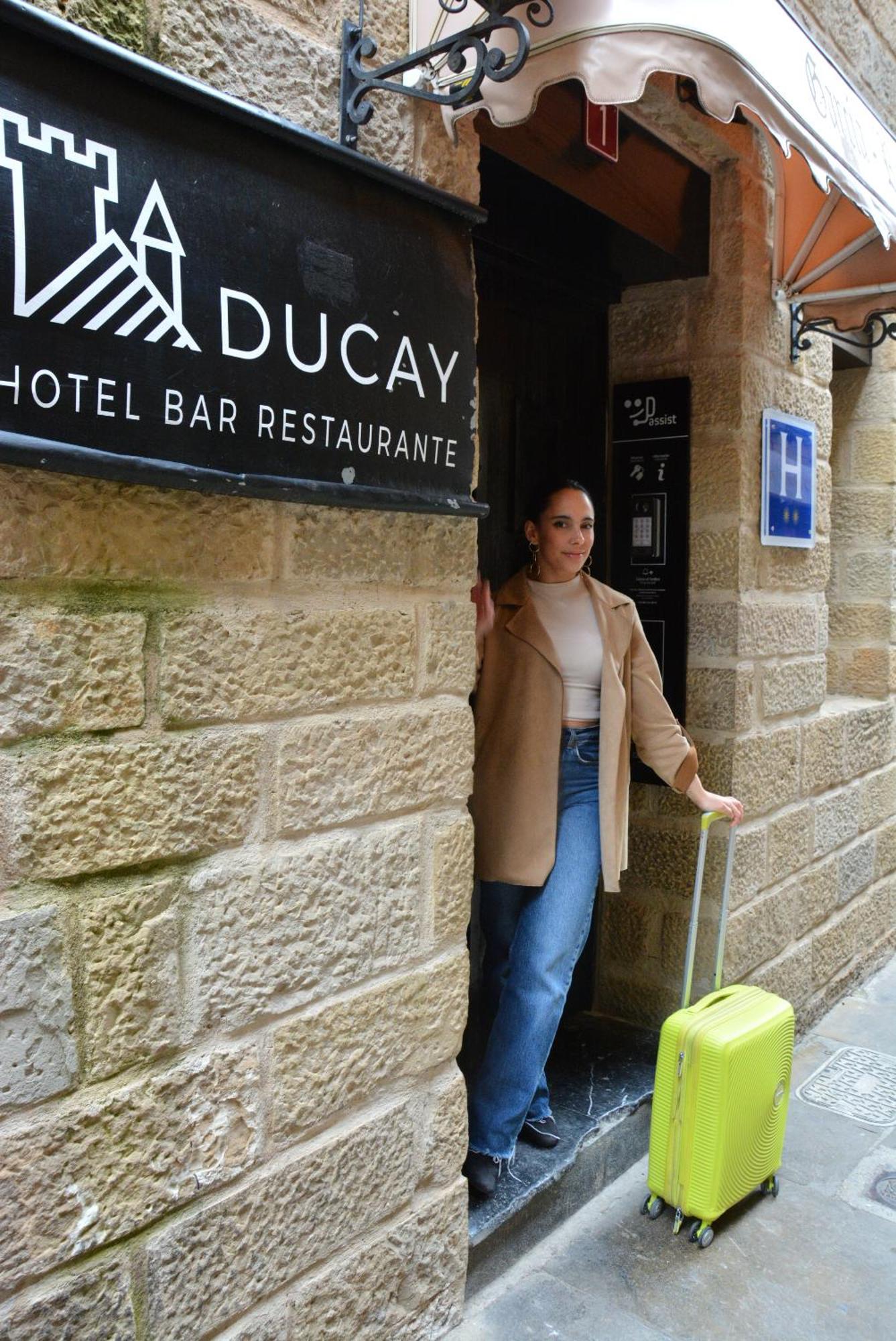 Hotel&Bar Ducay Olite Exterior photo