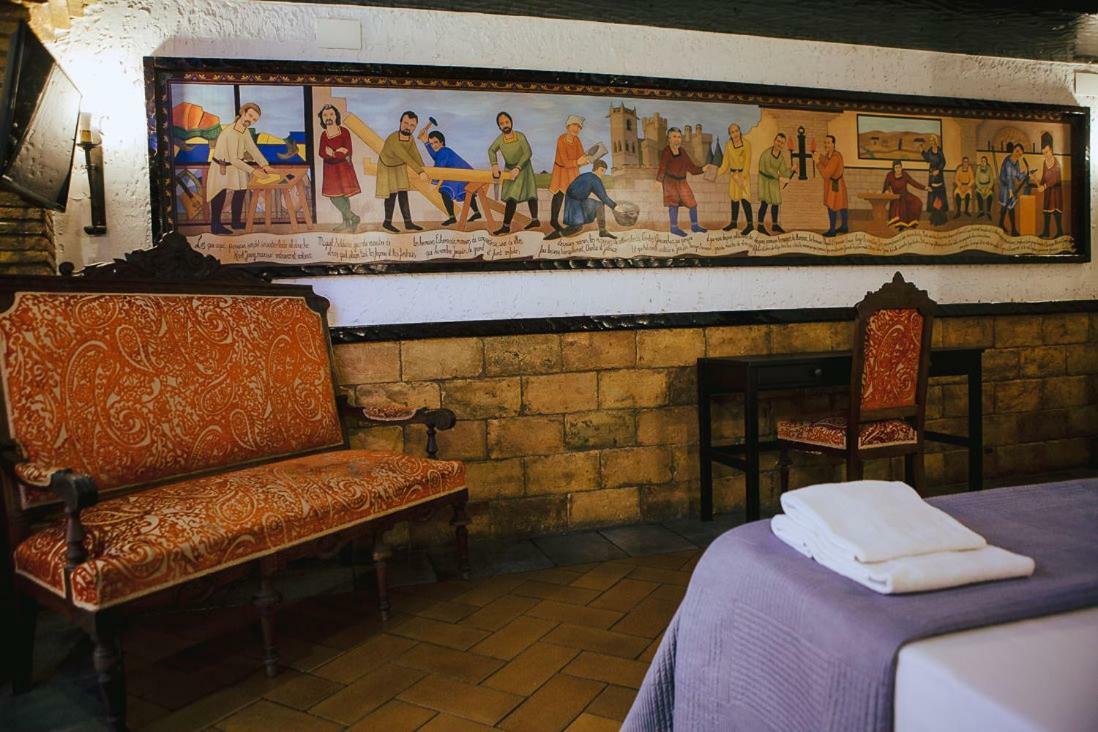 Hotel&Bar Ducay Olite Exterior photo