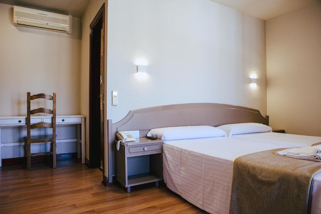 Hotel&Bar Ducay Olite Exterior photo