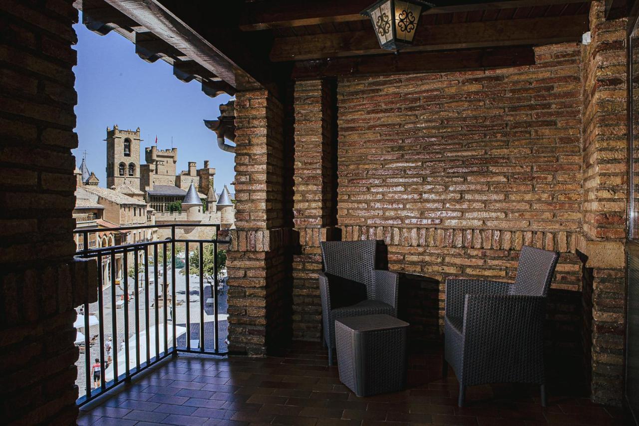 Hotel&Bar Ducay Olite Exterior photo